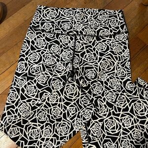 Lululemon Athletica Black and White Geometric Leggings